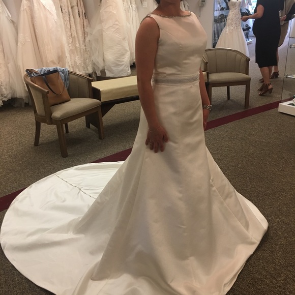 Bridal Dress that has been used only one time! - Picture 3 of 3